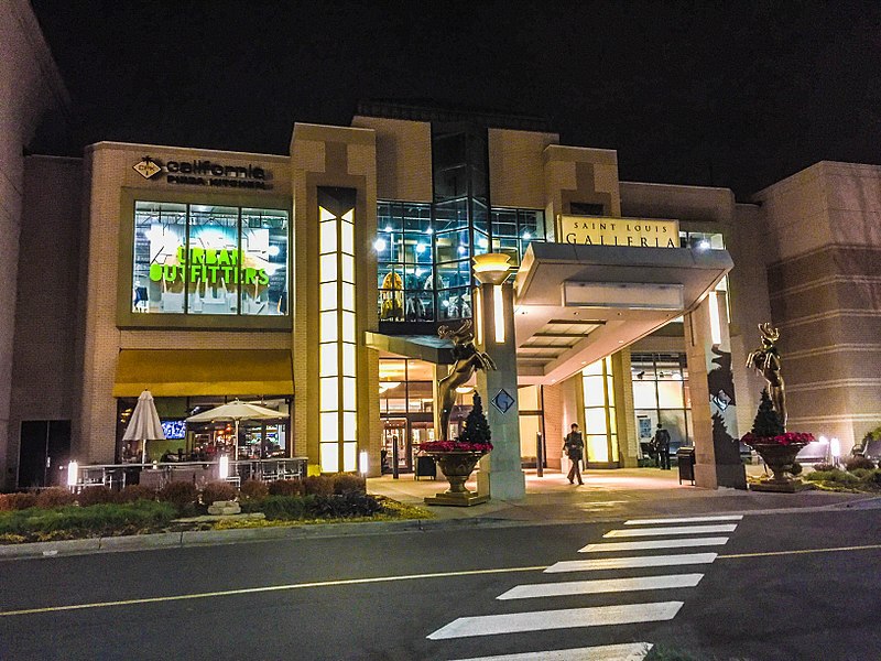 front exterior of st louis galleria mall